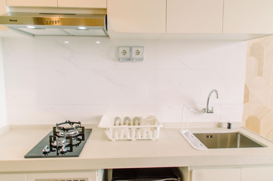 Room | Private kitchen | Fridge, stovetop, electric kettle, cookware/dishes/utensils
