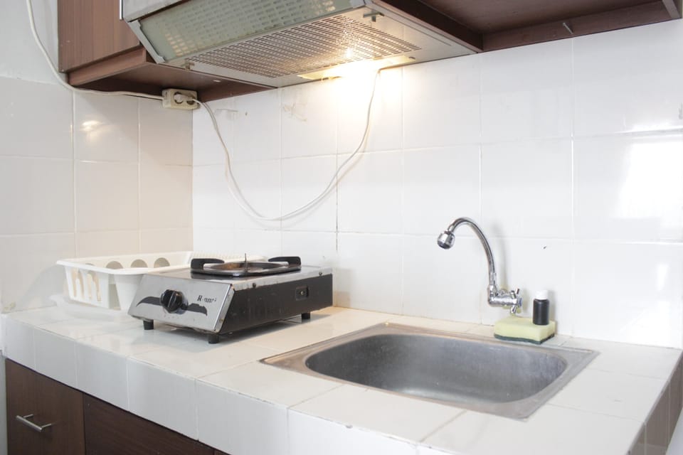 Room | Private kitchen | Fridge, stovetop, cookware/dishes/utensils