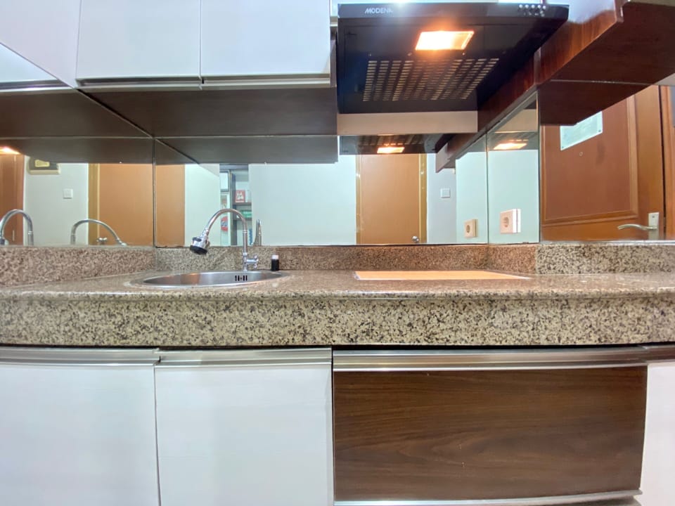 Room | Private kitchen | Fridge, stovetop, cookware/dishes/utensils