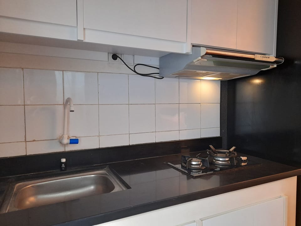 Room | Private kitchen | Fridge, stovetop, cookware/dishes/utensils