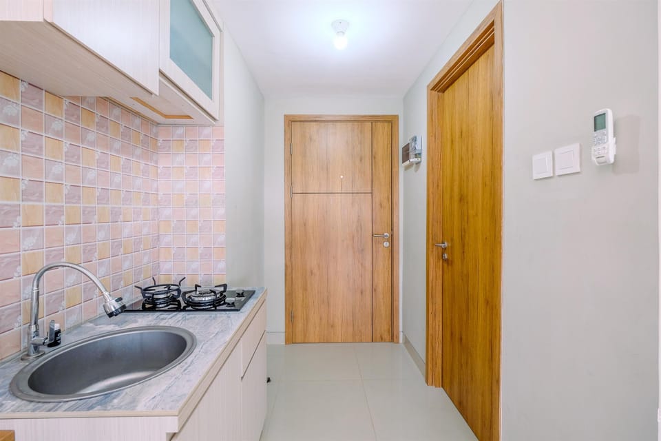 Room | Private kitchen | Fridge, stovetop, cookware/dishes/utensils