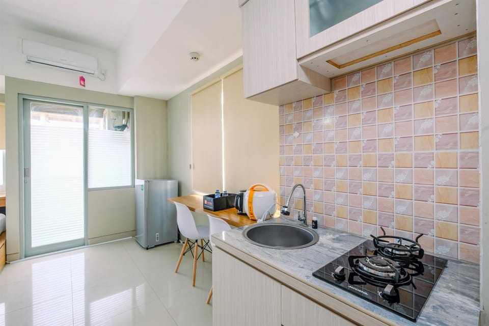 Room | Private kitchen | Fridge, stovetop, cookware/dishes/utensils