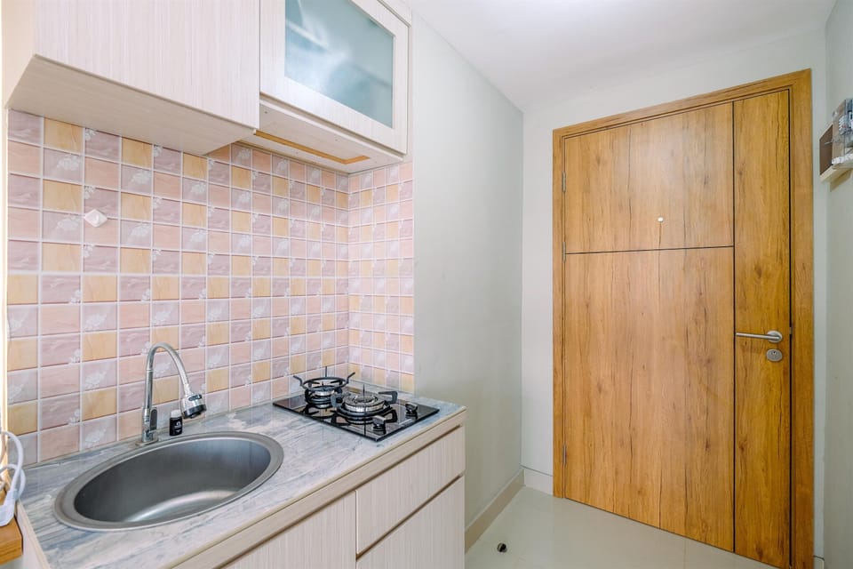 Room | Private kitchen | Fridge, stovetop, cookware/dishes/utensils