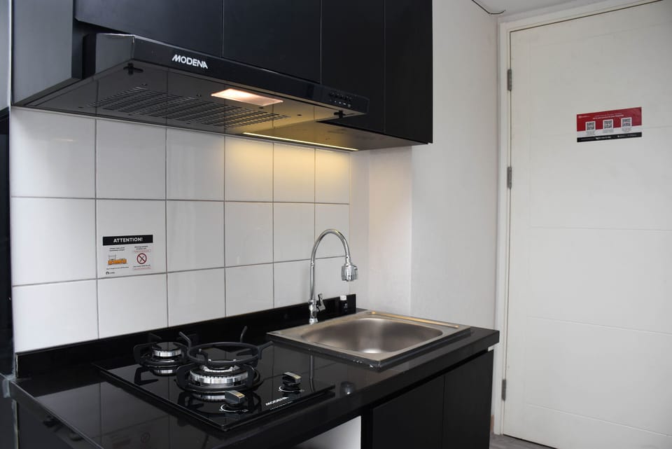 Room | Private kitchen | Fridge, stovetop, cookware/dishes/utensils