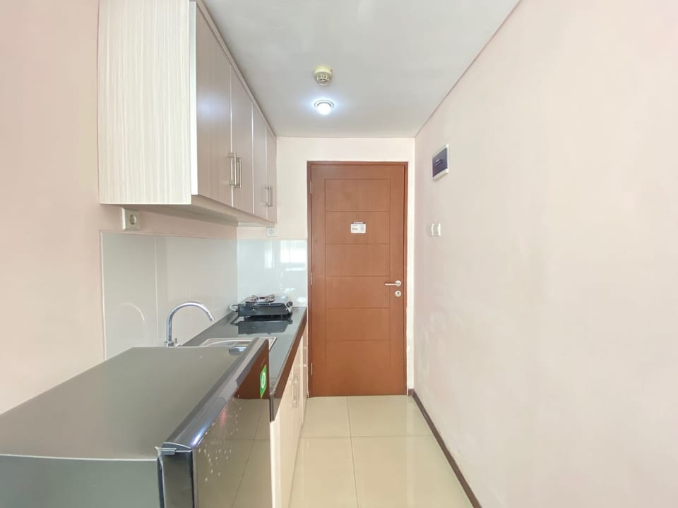 Room | Private kitchen | Fridge, stovetop, cookware/dishes/utensils