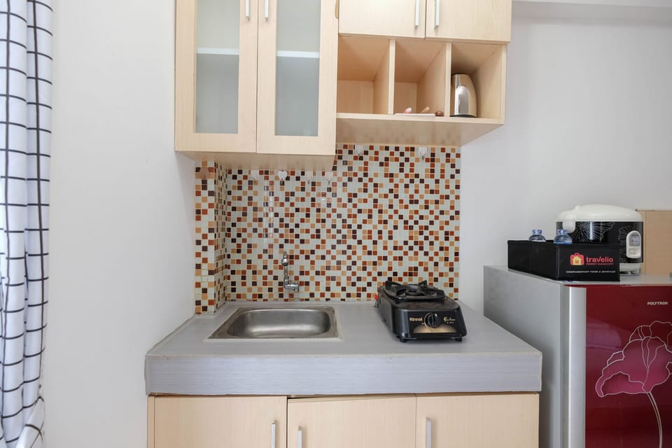 Room | Private kitchen | Fridge, stovetop, cookware/dishes/utensils