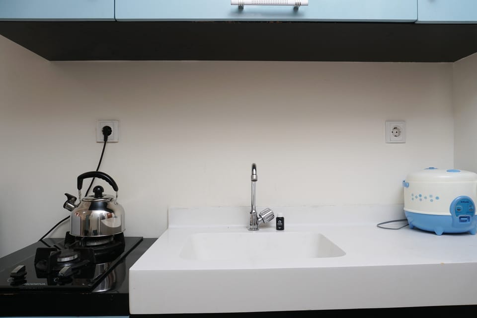 Room | Private kitchen | Fridge, stovetop, cookware/dishes/utensils