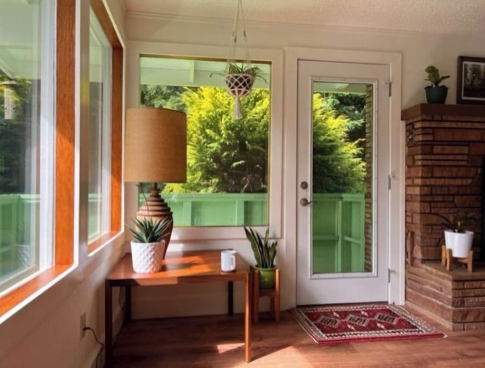 door to front balcony