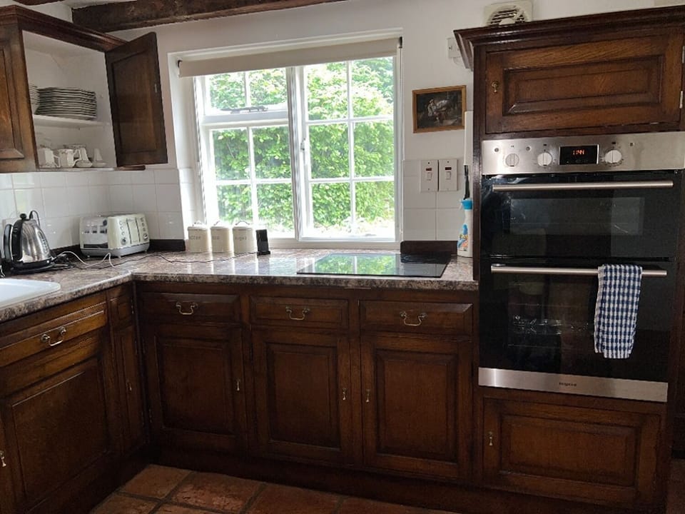 Traditional House | Private kitchen | Fridge, cookware/dishes/utensils