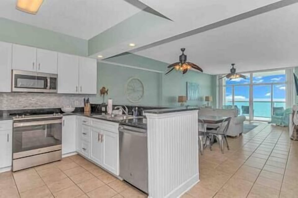 Spacious Open floodplain with views of the ocean!