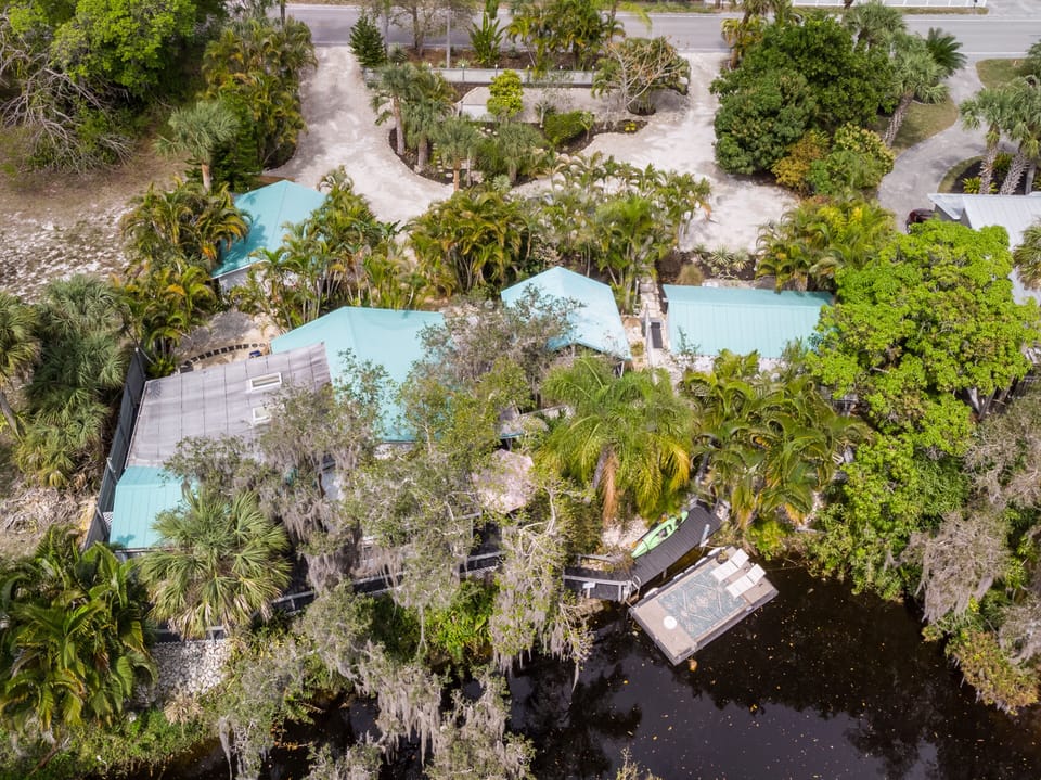 Overview of La Casa de Las Tortugas on the Imperial River Kayak Trail.