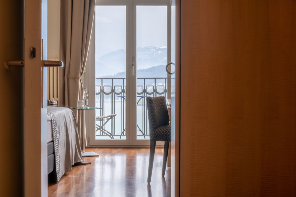 Single Room Lakeside | Minibar, in-room safe, individually decorated, individually furnished