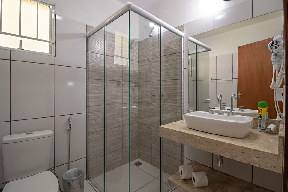 Luxury Quadruple Room | Bathroom | Hair dryer, towels, soap, shampoo