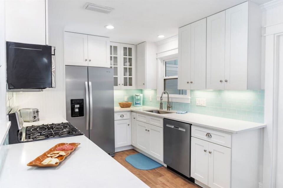 Blue Sky Cottage- Kitchen stocked with essentials