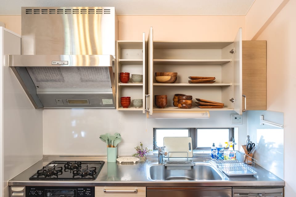Deluxe Villa | Private kitchen | Full-size fridge, microwave, oven, stovetop