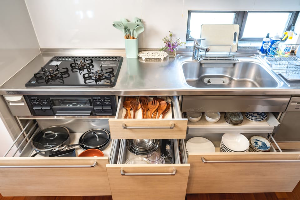 Deluxe Villa | Private kitchen | Full-size fridge, microwave, oven, stovetop