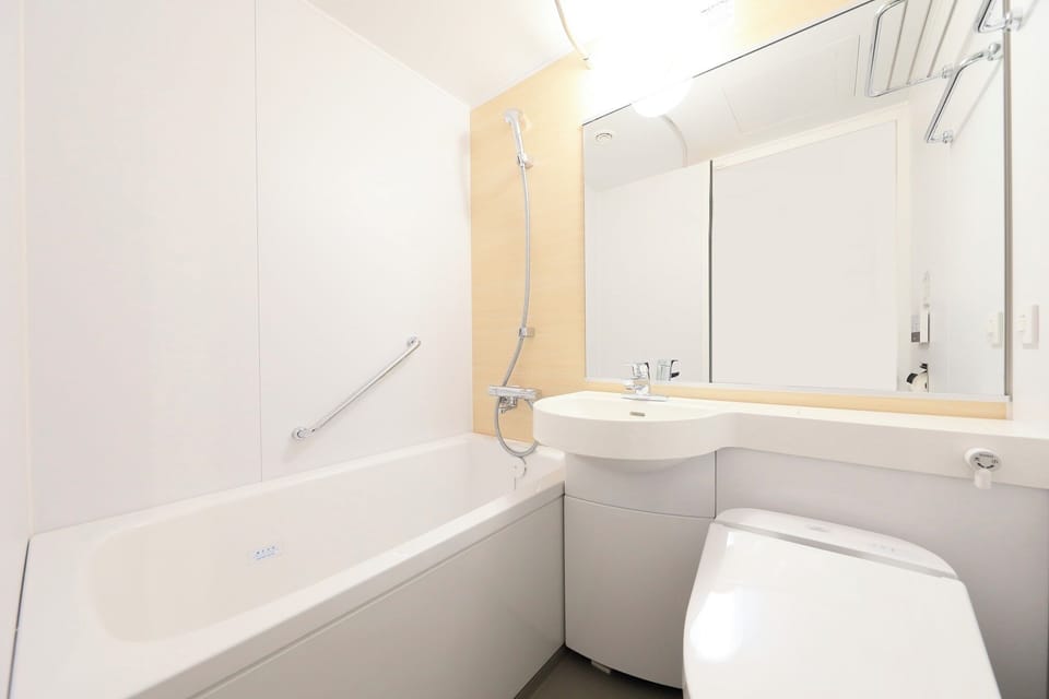Combined shower/tub, eco-friendly toiletries, hair dryer, slippers