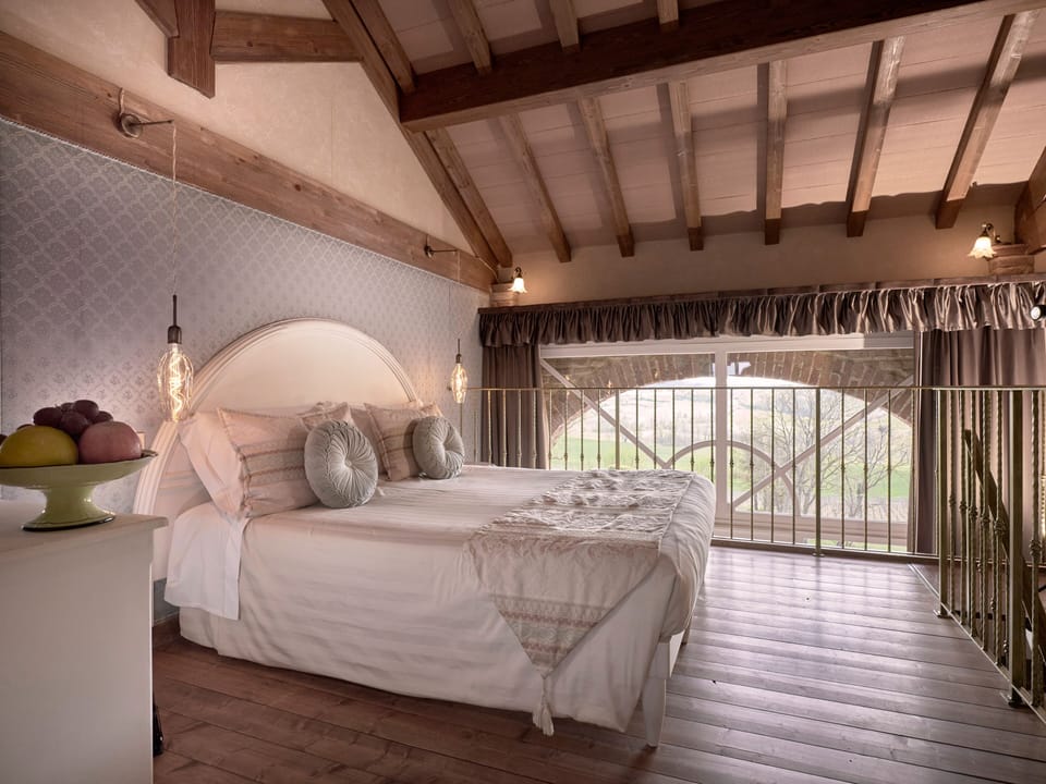 Junior Suite, Courtyard View | Egyptian cotton sheets, premium bedding, down comforters, minibar