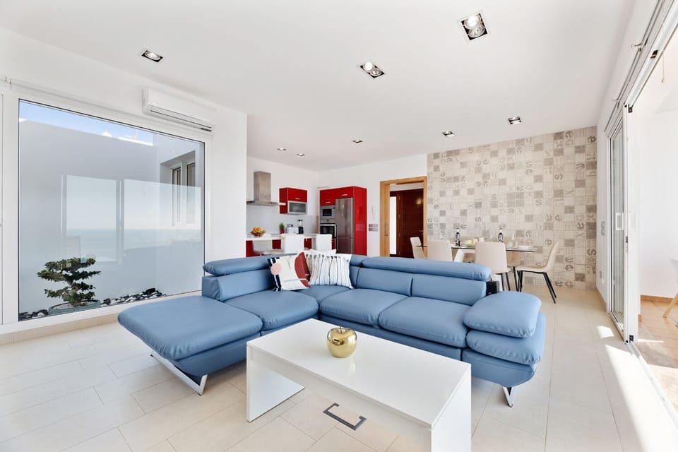 Spacious living room