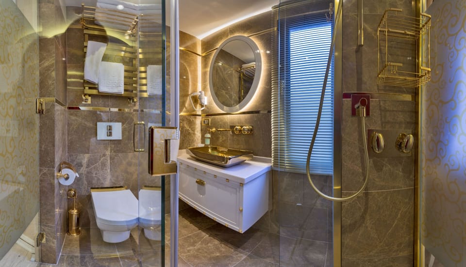Single Room | Bathroom | Shower, free toiletries, hair dryer, slippers