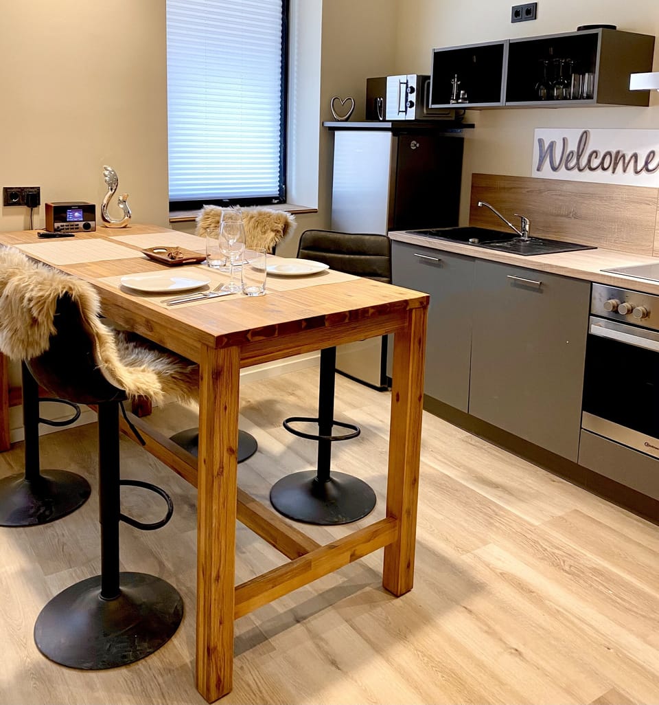 Dining counter