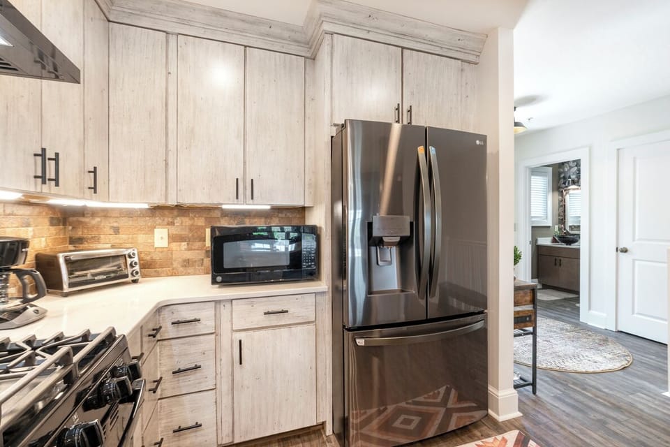 Kitchen--- Modern and Inviting