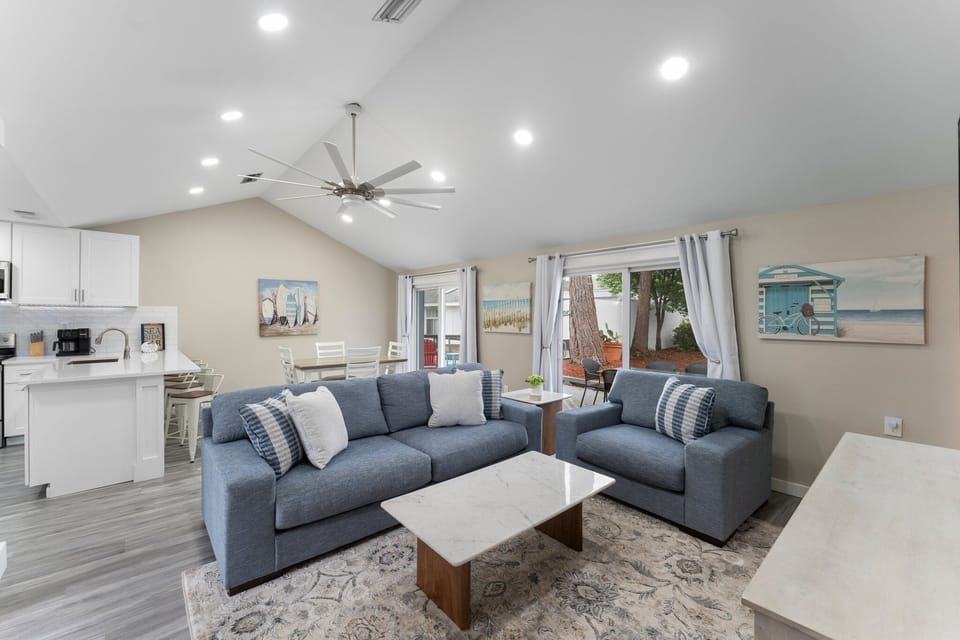 Plenty of Guest Seating