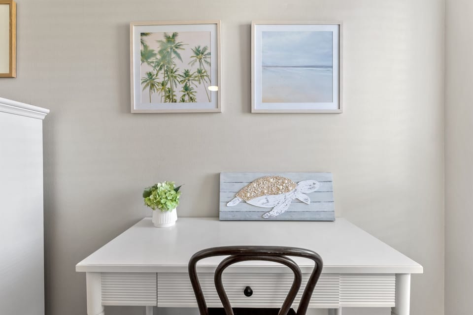 Work space in Guest room 1