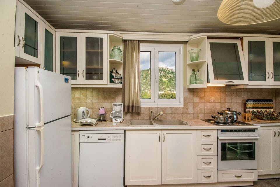 The fully eqiupped kitchen