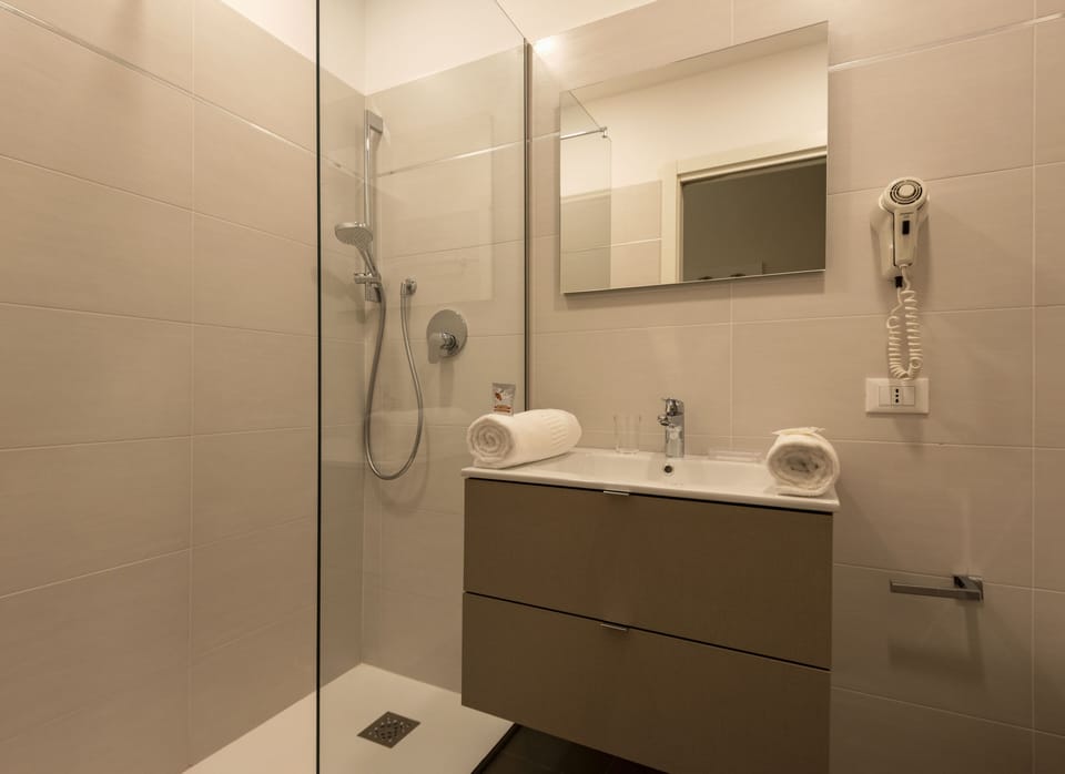 Standard Single Room | Bathroom | Shower, hair dryer, towels, soap