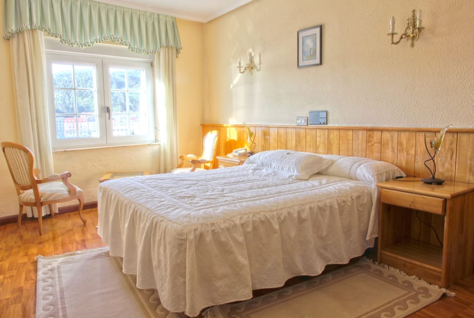WiFi (free), bed sheets