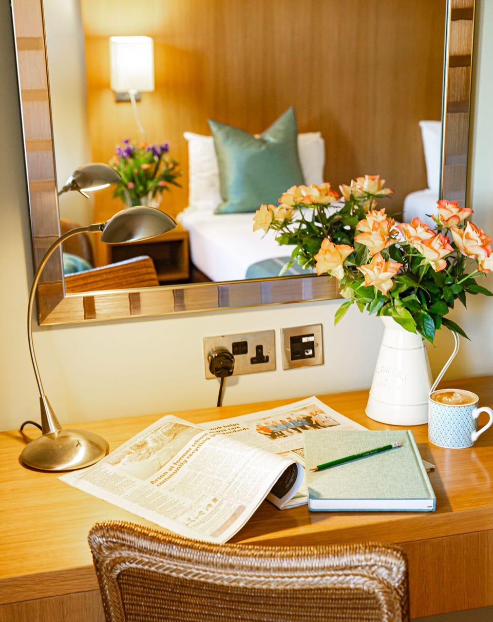 Executive Twin Room | Desk, laptop workspace, free WiFi, bed sheets