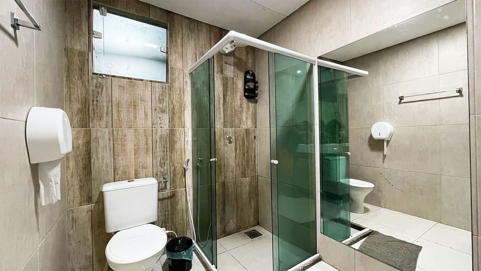 Suite | Bathroom | Shower, toilet paper