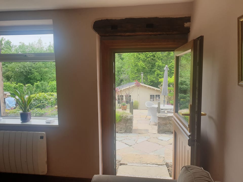 Cottage | 2 bedrooms, iron/ironing board, free WiFi, bed sheets