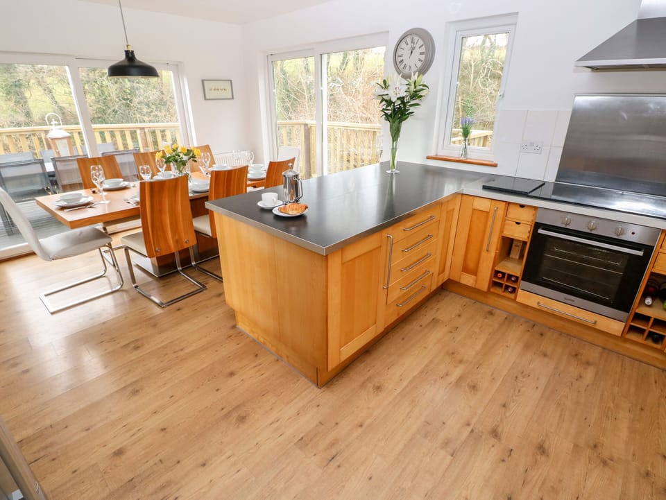 Cottage | Private kitchen | Fridge, microwave, dishwasher, cookware/dishes/utensils