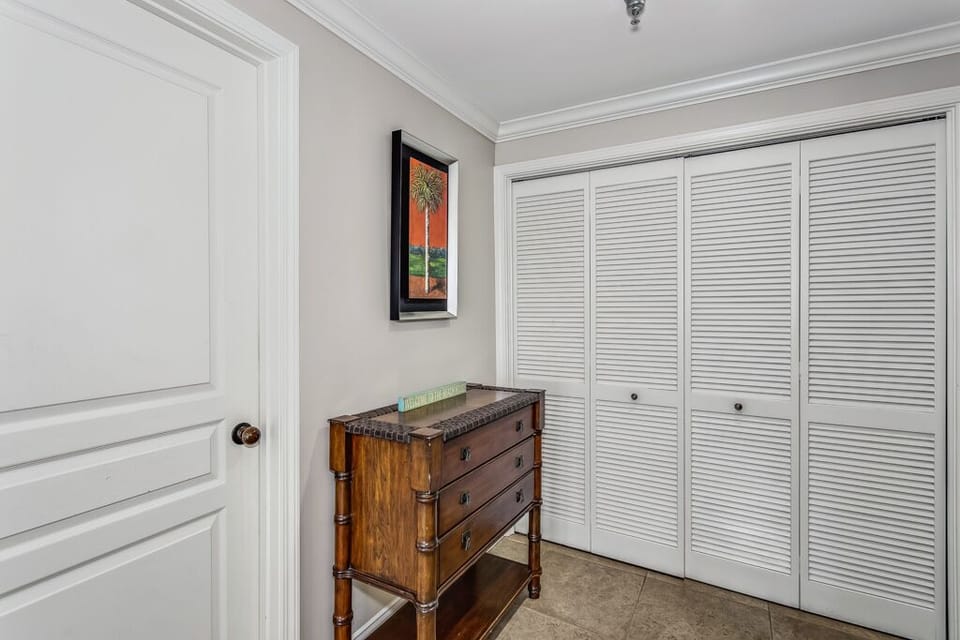 Emerald Isle Unit 707 - Entryway