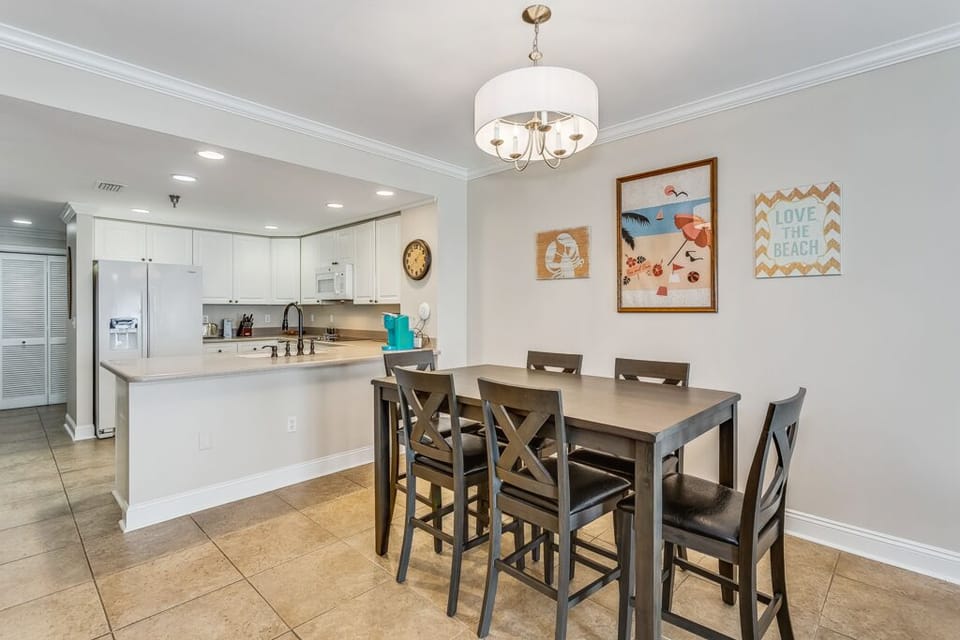 Emerald Isle Unit 707 - Dining Room