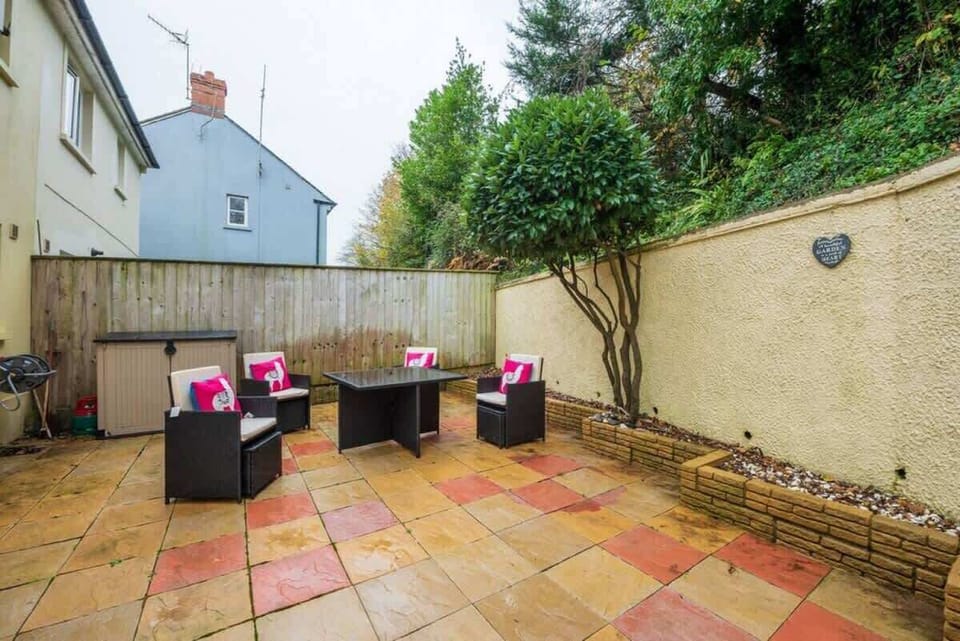 Rear patio area with table and chairs