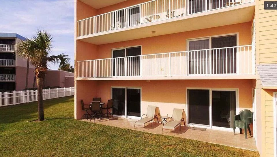 This apartment is on the 1st floor for easy accessibility.