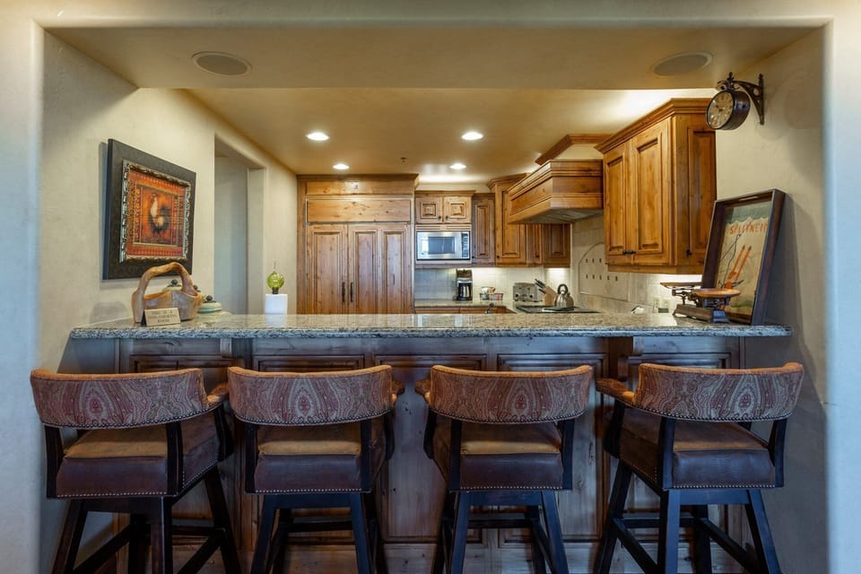 Indoors, Room, Chair, Furniture, Kitchen Island