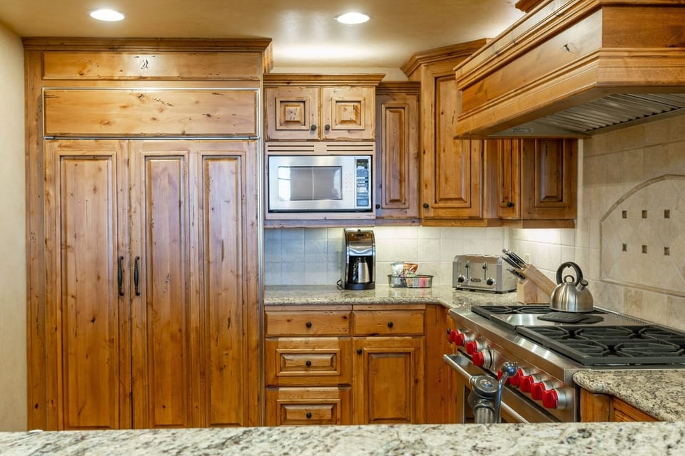Room, Indoors, Furniture, Oven, Kitchen