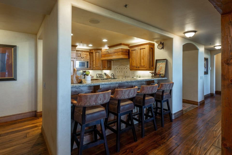 Hardwood, Flooring, Floor, Indoors, Room