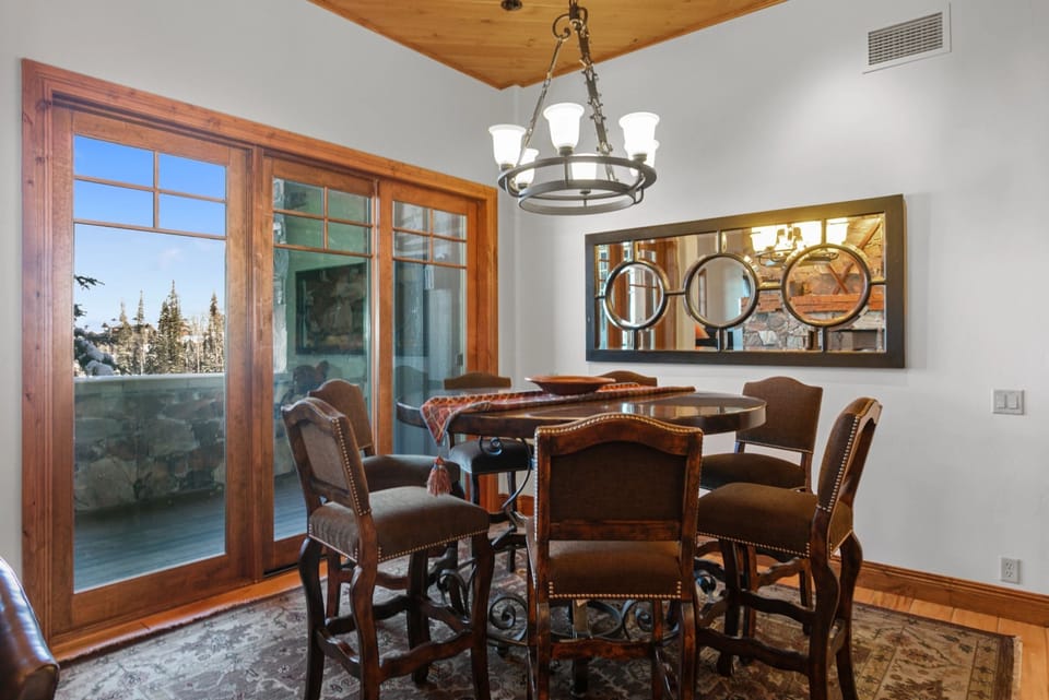 Dining Room, Dining Table, Table, Furniture, Indoors