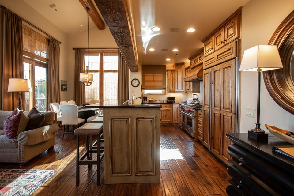 Hardwood, Flooring, Floor, Room, Indoors
