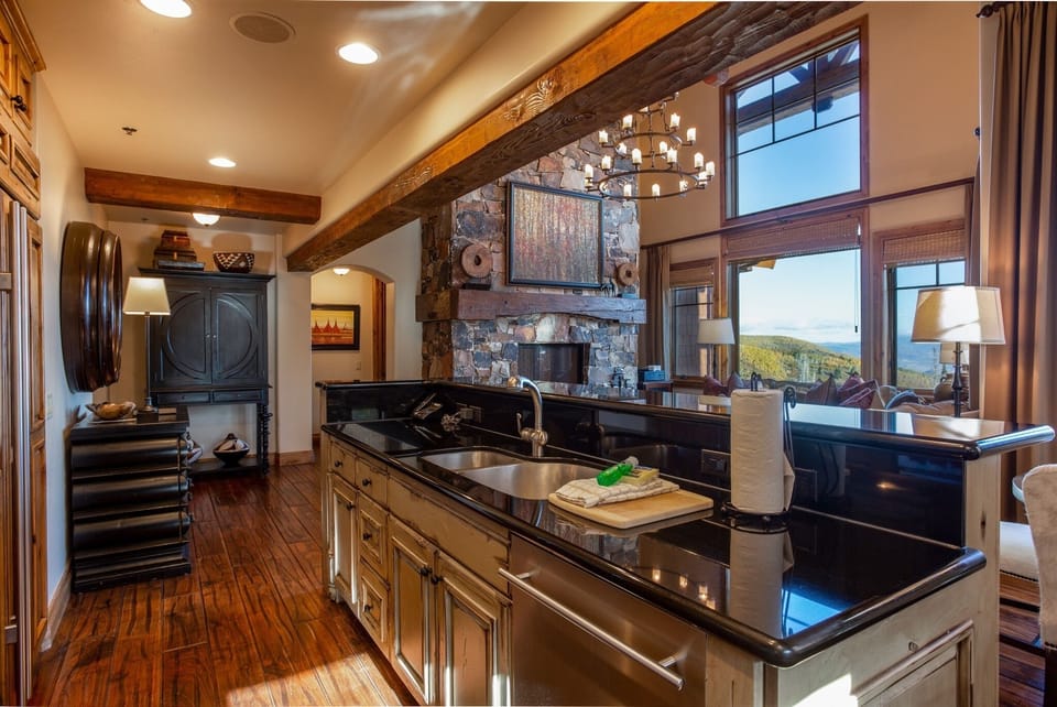 Flooring, Room, Indoors, Hardwood, Kitchen