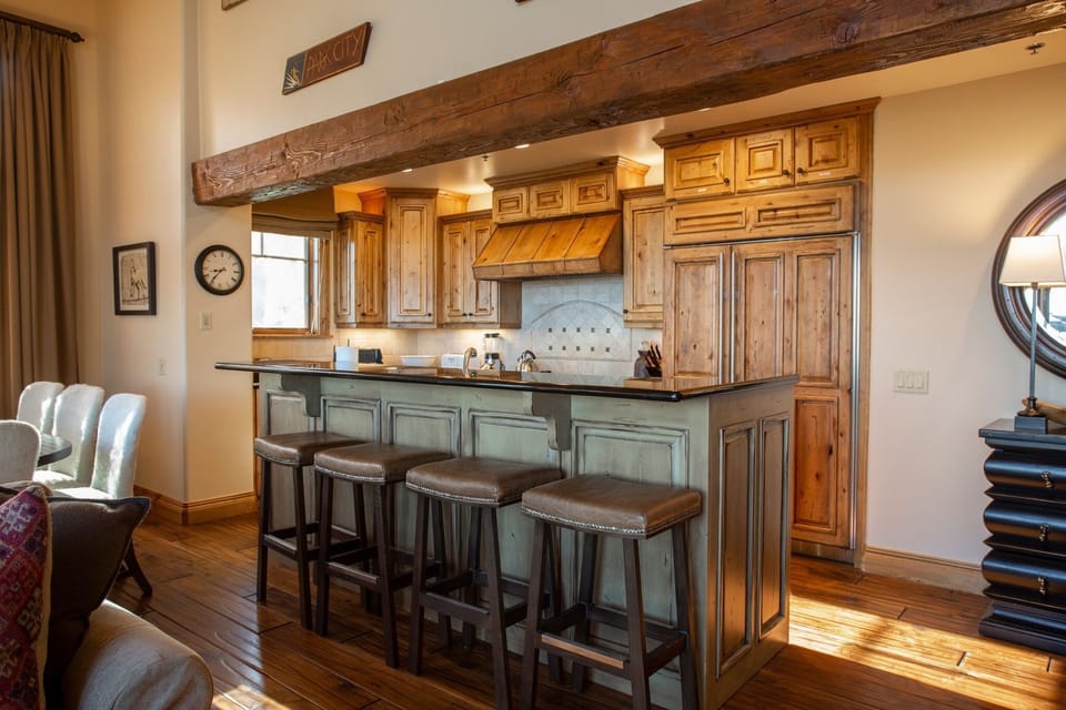 Furniture, Hardwood, Kitchen Island, Indoors, Room