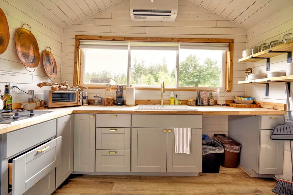 Full kitchen 