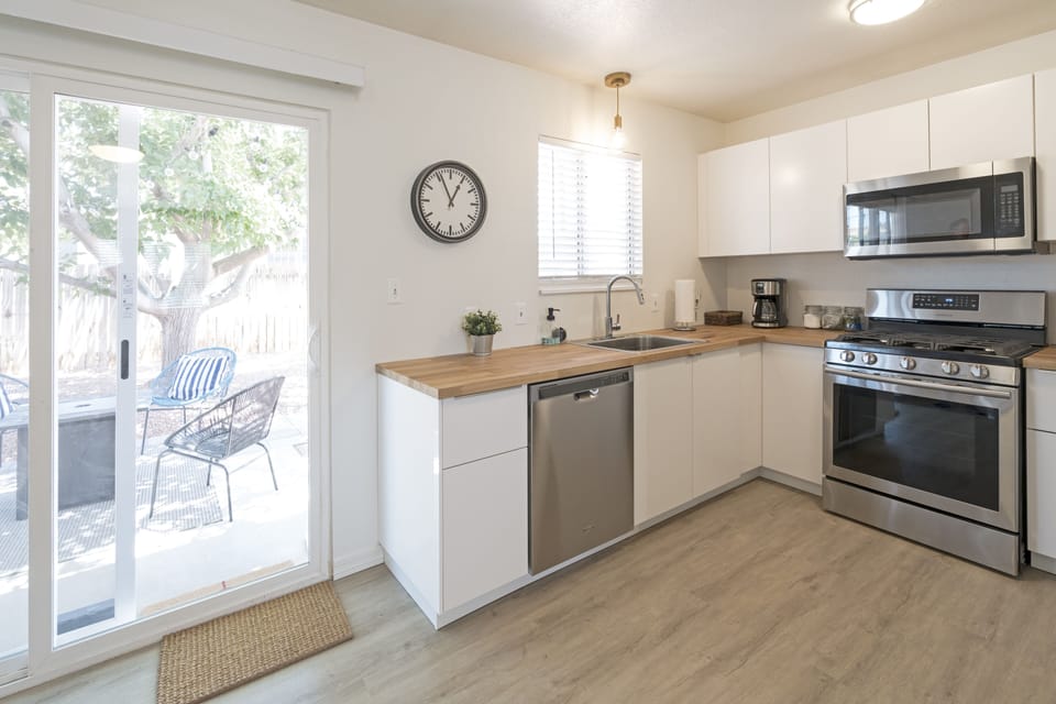 All the kitchen essentials, both drip & capsule coffee makers & filtered water.
