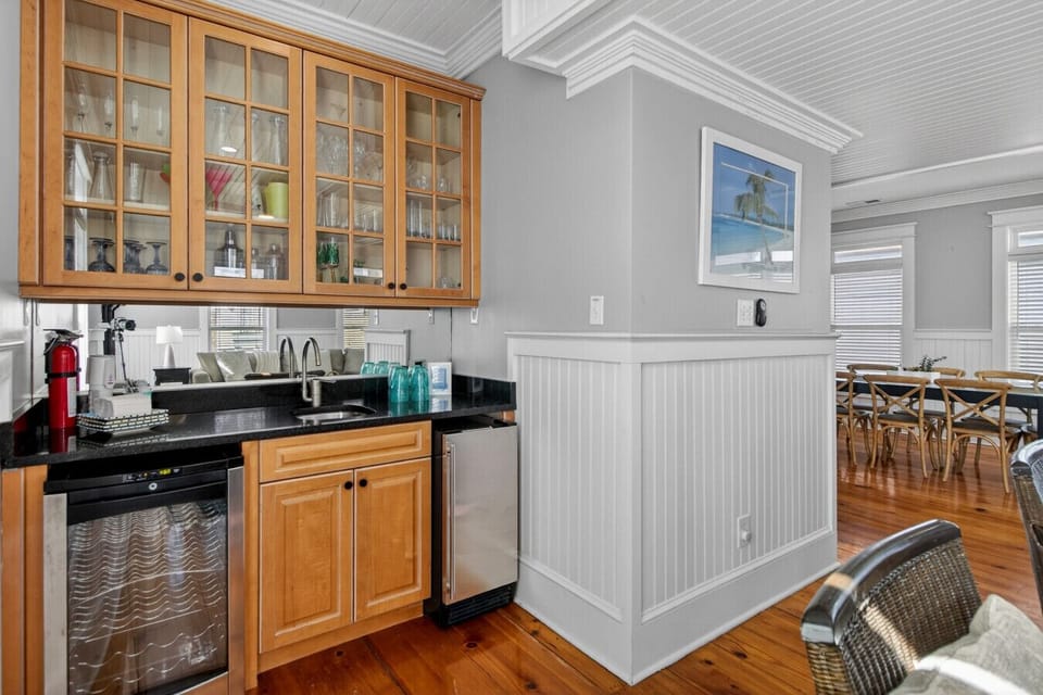 Wet bar area off family room