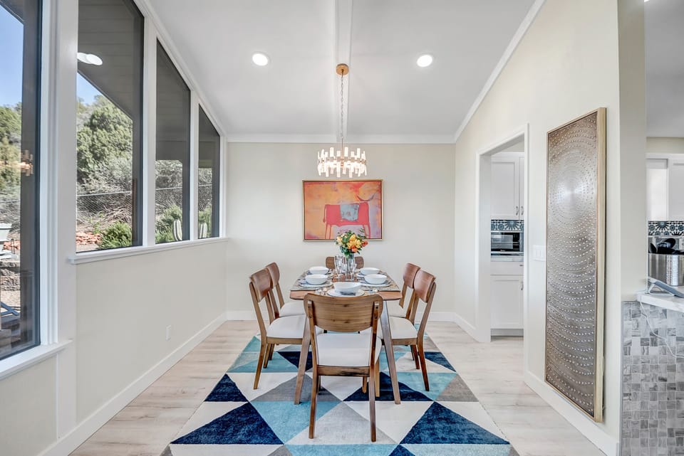 Dining Area with Seating for Six